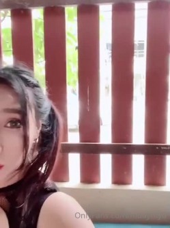 【你的淫荡姨妈】泰国轻熟人妻型巨乳网黄御姐「Muaymyb」露脸大尺度私拍 风骚露出男女通吃多穴满足 截图3