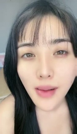 近期下海漂亮姐姐！炮友干不动自慰！特写假屌磨蹭粉穴，骑乘位深插到底，快速猛捅淫水流出 截图1
