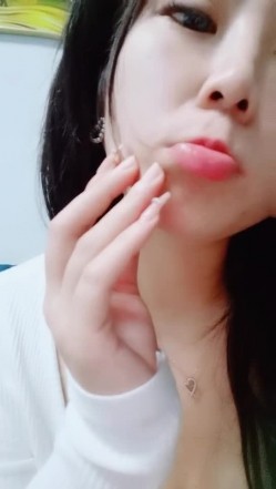 想你的液大鸡巴塞到你嘴里，深情舌吻吸蛋蛋口交大鸡巴，开档肉丝激情上位，浪荡呻吟陪狼友撩骚精彩刺激不断 截图8