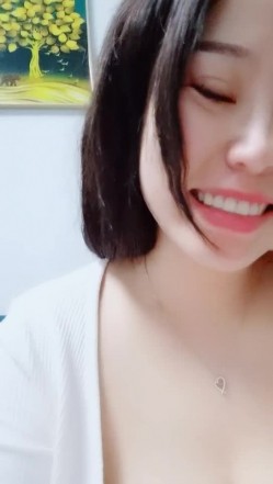 想你的液大鸡巴塞到你嘴里，深情舌吻吸蛋蛋口交大鸡巴，开档肉丝激情上位，浪荡呻吟陪狼友撩骚精彩刺激不断 截图9