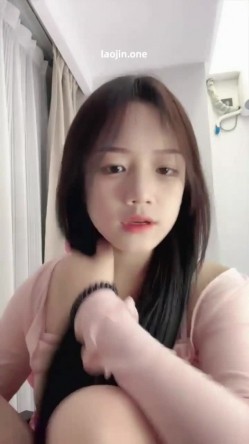 纯欲天花板校花！奶子好大~【狐狸精】，清纯学生妹，闺房中大尺度自慰，淫水不断哗哗的流 截图4