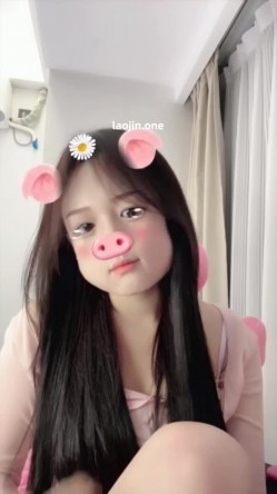 纯欲天花板校花！奶子好大~【狐狸精】，清纯学生妹，闺房中大尺度自慰，淫水不断哗哗的流 截图6