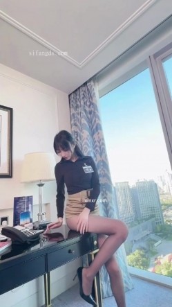 秀人网人气女神，【玥儿玥】最新黑丝高跟，职业装御姐范，大尺度漏奶头 截图4