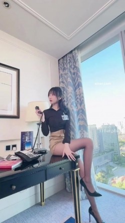 秀人网人气女神，【玥儿玥】最新黑丝高跟，职业装御姐范，大尺度漏奶头 截图7