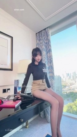 秀人网人气女神，【玥儿玥】最新黑丝高跟，职业装御姐范，大尺度漏奶头 截图12
