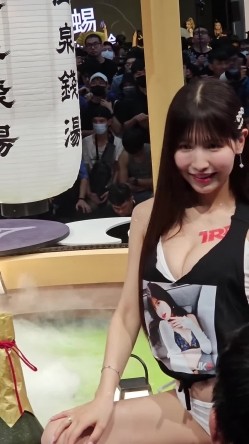 台北国际成人展真实现场 旋转女优抖奶热舞 截图13