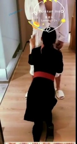 【极品反差东航空姐】爆乳丰臀女神【豆泥丸】完美身材 穿着空姐制服架起来操到浪叫 高清私拍90P 高清720P原版 截图1