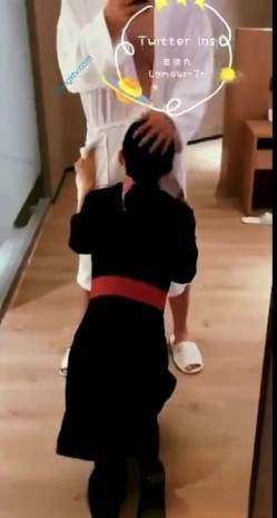 【极品反差东航空姐】爆乳丰臀女神【豆泥丸】完美身材 穿着空姐制服架起来操到浪叫 高清私拍90P 高清720P原版 截图2