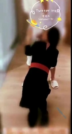 【极品反差东航空姐】爆乳丰臀女神【豆泥丸】完美身材 穿着空姐制服架起来操到浪叫 高清私拍90P 高清720P原版 截图13