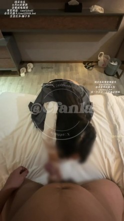 【饭饭吖】你的性癖注定了你这辈子就是个废物 看到我涂上你买的口红去含别人的肉棒被人猛干 截图3