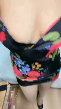 八字大奶眼镜小骚货！灰丝美腿高跟鞋！来大姨妈爆菊，抹上润滑油，慢慢插入一顿输出 截图3