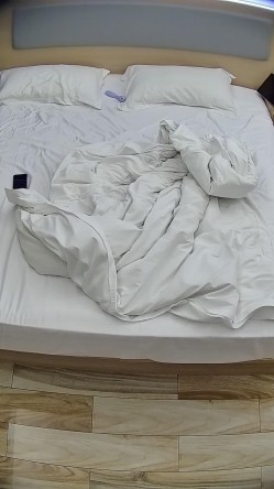情趣酒店美女居然被口爆 还吞精 美女身材颜值都是极品 暴操吞精后又被男人抠逼和按摩棒调教 截图3