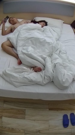 情趣酒店美女居然被口爆 还吞精 美女身材颜值都是极品 暴操吞精后又被男人抠逼和按摩棒调教 截图7