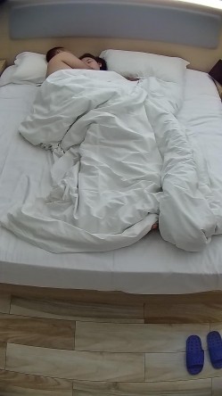 情趣酒店美女居然被口爆 还吞精 美女身材颜值都是极品 暴操吞精后又被男人抠逼和按摩棒调教 截图9