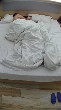 情趣酒店美女居然被口爆 还吞精 美女身材颜值都是极品 暴操吞精后又被男人抠逼和按摩棒调教 截图15