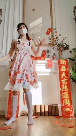 最新流出推特极品网红正妹【Miao喵酱】豪华新春特集碎花裙 情趣开裆黑丝 可爱裸舞挑逗 截图14