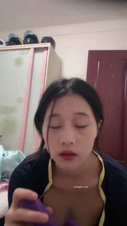 女神下海 正宗校花【小薯芋】100%心动的类型 一线天粉穴水汪汪 楚楚可怜的小眼神真诱人 超赞 截图2