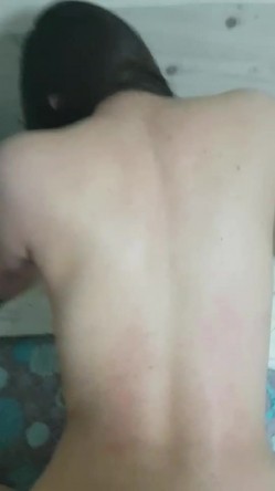 小伙子很漂亮的女盆友，超粉白皙的一线天，真是有福气，女上位、后入干得够爽！ 截图13