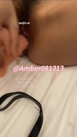 推特真实泡良约啪大神，【Amber】，侍奉黑丝性爱女王，圆润坚挺美乳亲个不停，蜜桃臀高耸求插入！ 截图6