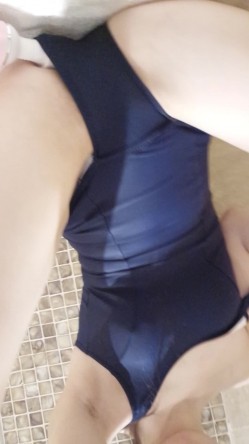 贫乳系福利姬 兰兰酱乳夹和尾巴 截图4