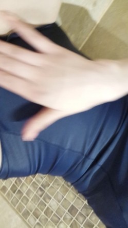 贫乳系福利姬 兰兰酱乳夹和尾巴 截图6