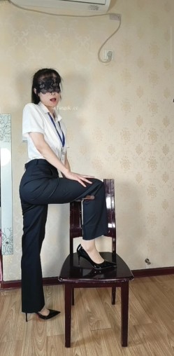 快手泄密！丝袜美腿老A8熟女【兔子队长】定制流出，骚到无底线，自慰喷水，白浆泛滥 截图3