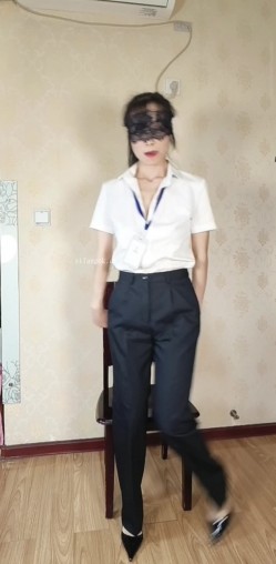 快手泄密！丝袜美腿老A8熟女【兔子队长】定制流出，骚到无底线，自慰喷水，白浆泛滥 截图8