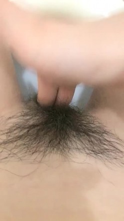 真实大学女生寝室 【大学生活好】 今夜室友回来的齐 偷拍一会儿不脱衣 到厕所撒尿洗漱自慰赚几百 截图7