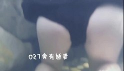 顶级绿帽 ️长腿翘臀骚妇刷锅第一人【家有娇妻】订阅私拍，户外露出约单男3P4P道具双通，场面炸裂相当开放 截图2