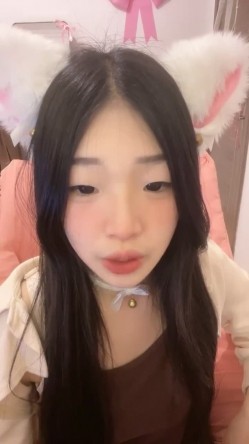校花为了赚钱拼了【猪猪女孩】喊来舔狗干她穿上白丝舔脚无套内射极品反差小淫娃 截图1