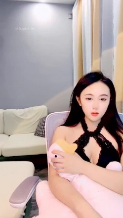 极品颜值【okk】白虎逼 全身尤物完美~直接撸了黑丝美乳配上无毛粉逼 截图5