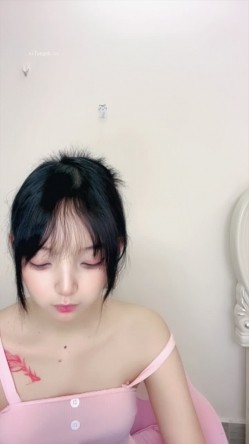 最美校花【鬼鬼阿】全裸热舞~道具自慰~扣穴~白浆哗哗流冒泡 截图3