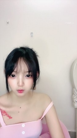 最美校花【鬼鬼阿】全裸热舞~道具自慰~扣穴~白浆哗哗流冒泡 截图5