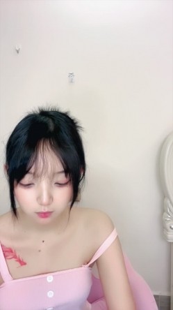 最美校花【鬼鬼阿】全裸热舞~道具自慰~扣穴~白浆哗哗流冒泡 截图9