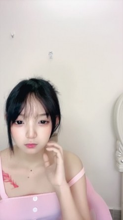 最美校花【鬼鬼阿】全裸热舞~道具自慰~扣穴~白浆哗哗流冒泡 截图12