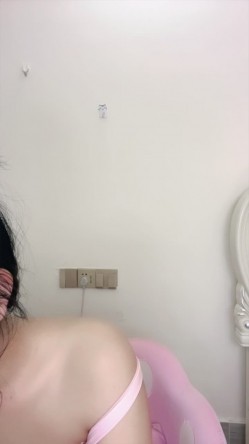 最美校花【鬼鬼阿】全裸热舞~道具自慰~扣穴~白浆哗哗流冒泡 截图13