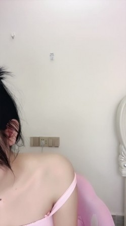 最美校花【鬼鬼阿】全裸热舞~道具自慰~扣穴~白浆哗哗流冒泡 截图14