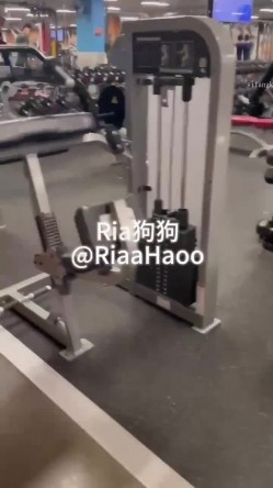 推特顶级奴性贱母狗【Ria狗狗】露脸重金定制，无底线自辱扇嘴巴子健身房舔马桶停车场裸体跳绳高跟鞋黄瓜紫薇 截图1