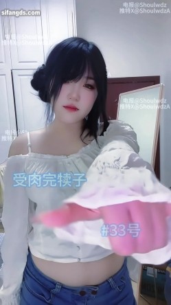 PUA大神【受肉完犊子】VIP福利，操控举牌，超多反差学生小母狗，紫薇裸舞 截图1