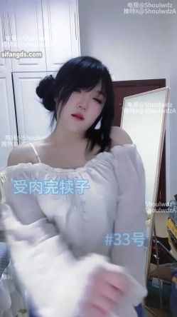 PUA大神【受肉完犊子】VIP福利，操控举牌，超多反差学生小母狗，紫薇裸舞 截图6