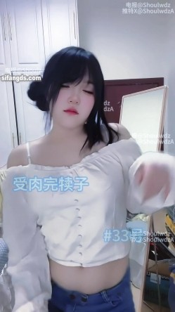 PUA大神【受肉完犊子】VIP福利，操控举牌，超多反差学生小母狗，紫薇裸舞 截图9
