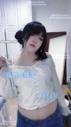 PUA大神【受肉完犊子】VIP福利，操控举牌，超多反差学生小母狗，紫薇裸舞 截图12