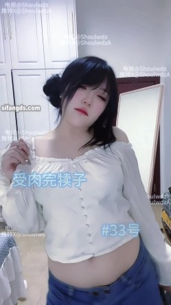 PUA大神【受肉完犊子】VIP福利，操控举牌，超多反差学生小母狗，紫薇裸舞 截图13