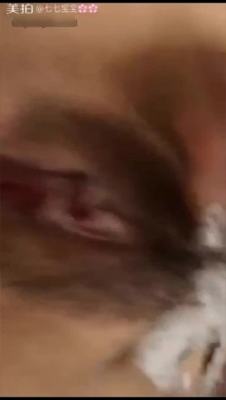高颜值网红脸美少女收费大尺度宣传自拍终于傍上土豪被狠狠的插入呻吟声痛并快乐着还说轻点儿 截图5