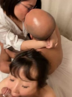 绿帽癖老公大聚会骚妇群P成熟饥渴骚妇成群结队开淫趴浴池KTV漏出口交随机配对 截图11