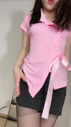 制服黑丝小高跟，露脸超级宝贝诱惑，满足狼友各种性幻想，撅着屁股用道具抽插菊花给狼友看，淫声荡语不断 截图6