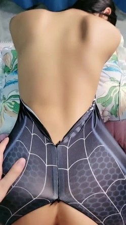 逼毛很性感的骚母狗被大鸡巴哥调教，深喉口交乳交乖巧听话激情上位抽插，浪叫呻吟让小哥后入干骚屁股真刺激 截图2