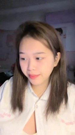 兄弟们！全网最大奶子来了~【甜甜甜甜圈】奶控专属~！这是我见过最大的奶子了~！挺漂亮的 截图1