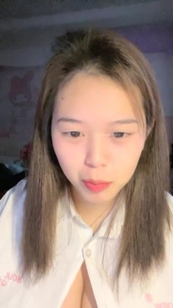 兄弟们！全网最大奶子来了~【甜甜甜甜圈】奶控专属~！这是我见过最大的奶子了~！挺漂亮的 截图3