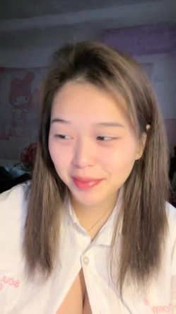 兄弟们！全网最大奶子来了~【甜甜甜甜圈】奶控专属~！这是我见过最大的奶子了~！挺漂亮的 截图5